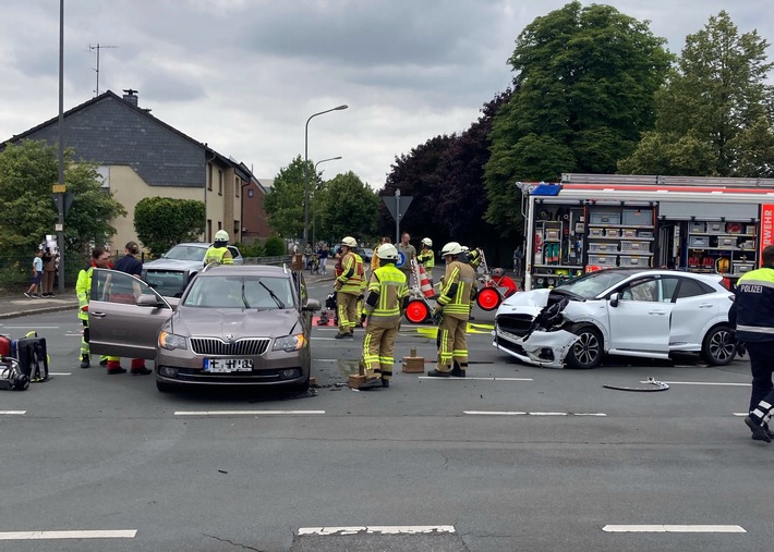 POL-ME: Fehler beim Abbiegen - Unfall mit Schwerverletzter - 2507052