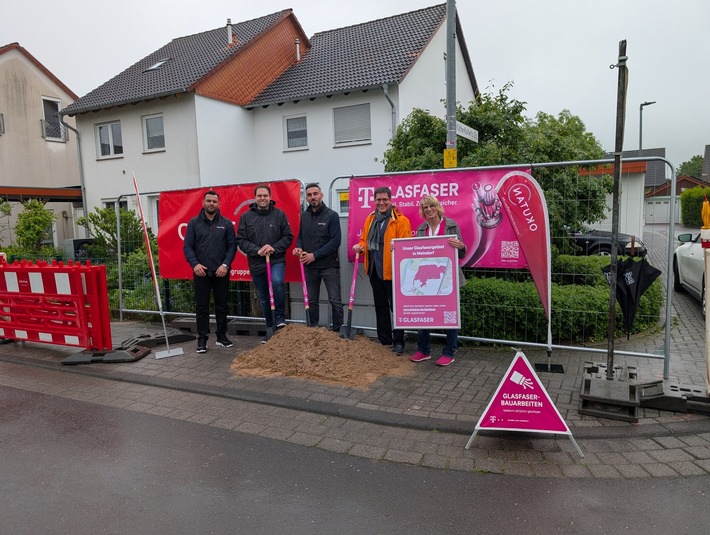 Sankt Augustin Meindorf: Spatenstich für Glasfaserausbau