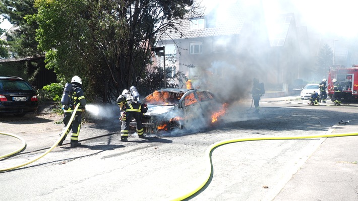 FW-MK: Wohnungs- und Fahrzeugbrand