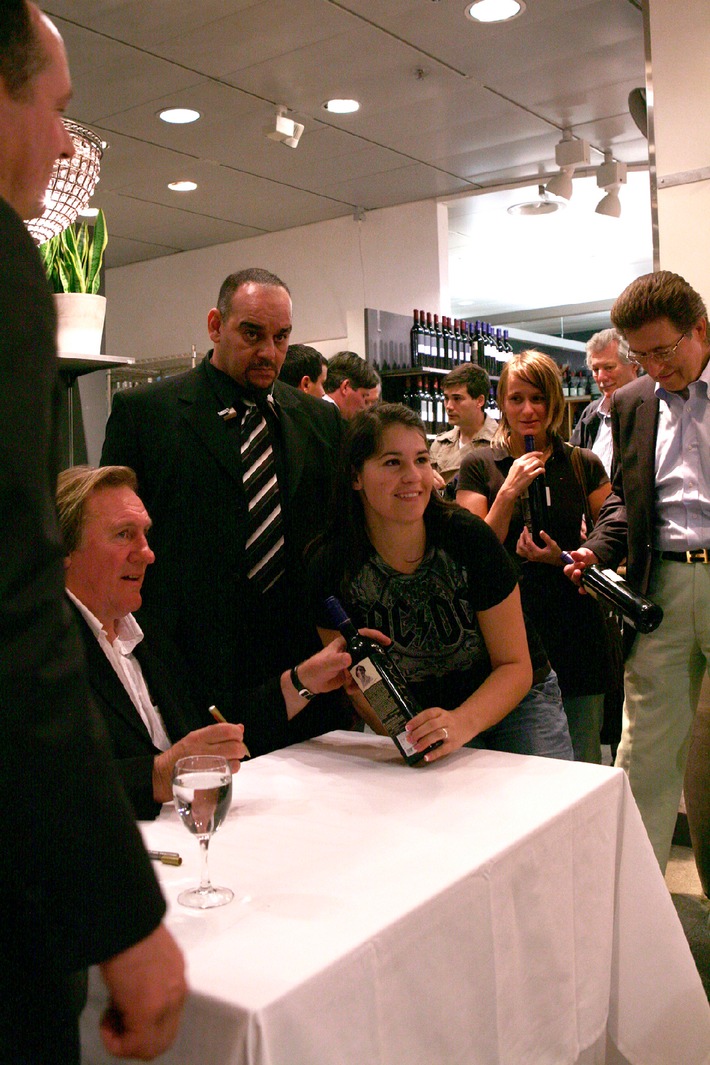 Gérard Depardieu zu Besuch im Globus Zürich