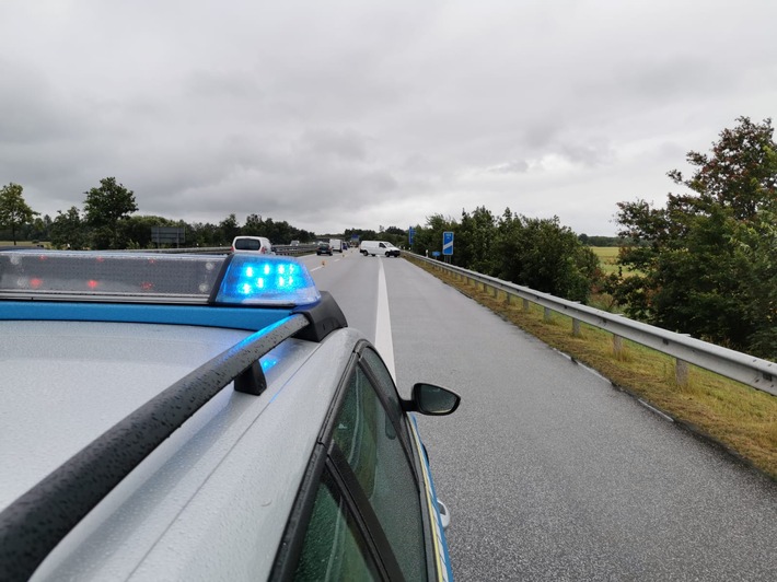POL-CUX: Verkehrsunfall auf der Autobahn 27 in Höhe Hagen im Bremischen