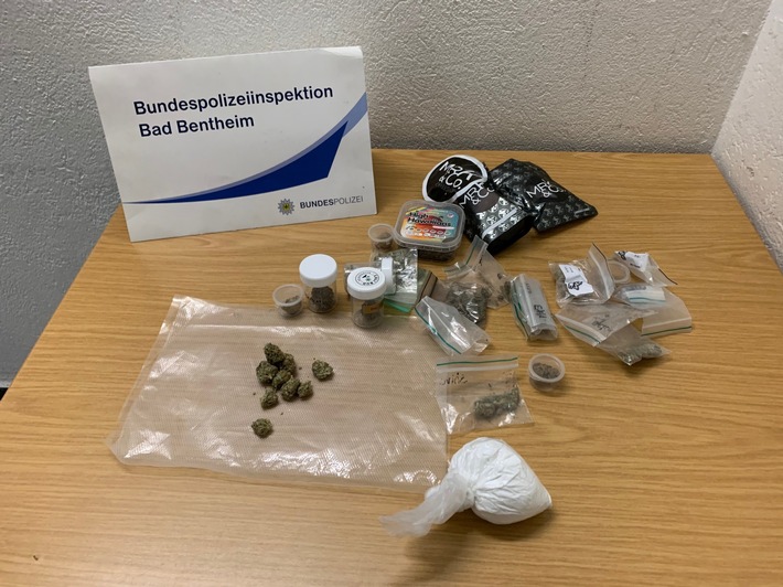 BPOL-BadBentheim: Bunter Strauß an Drogen im Wert von ca. 10.000 Euro beschlagnahmt