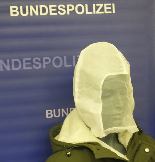 BPOL NRW: Spukschutzhaube, was ist das eigentlich? - Bundespolizei informiert über Einsatzmittel