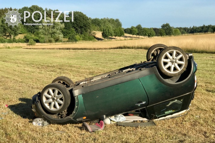 POL-PPWP: Auto landet auf dem Dach