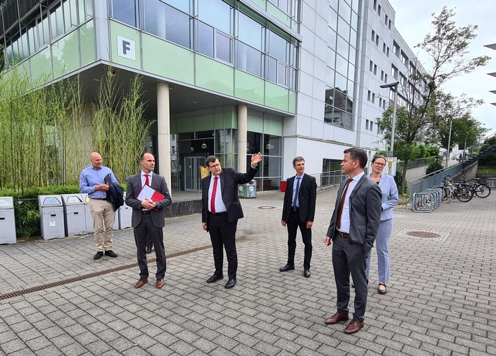 Wissenschaftsminister Clemens Hoch besucht die zukünftig neue Universität in Koblenz