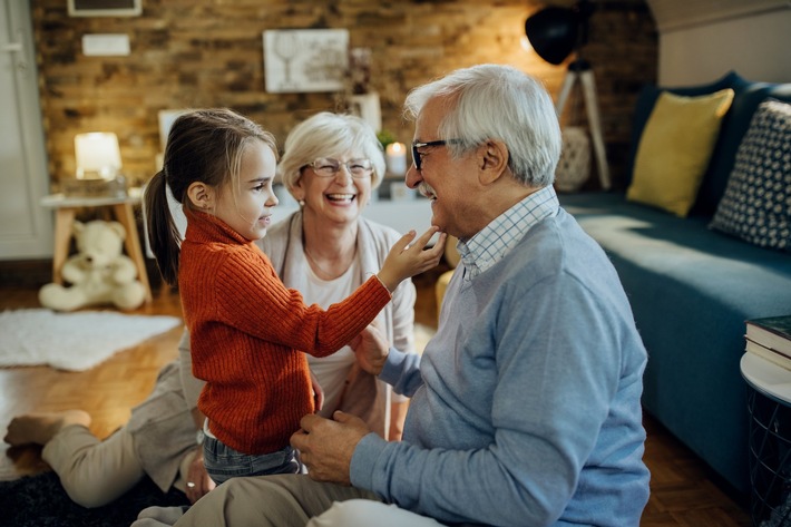 Oma, Opa, Influencer. Studie zeigt: Großeltern haben prägenden Einfluss auf ihre Enkel.