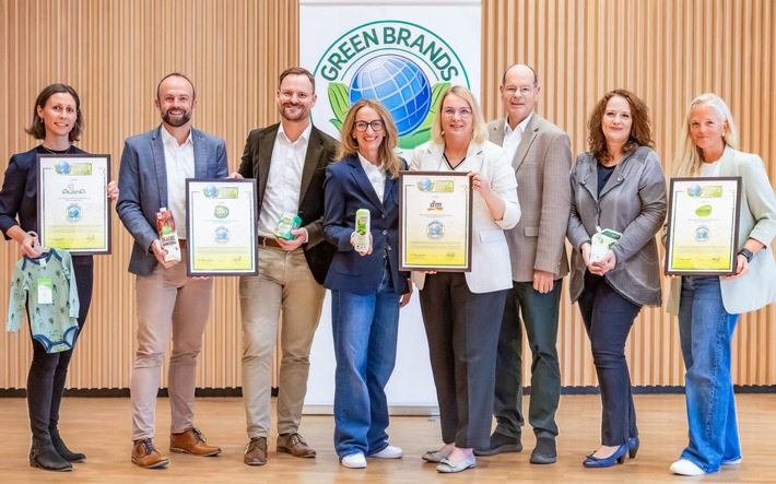 dm sowie alverde NATURKOSMETIK, ALANA und dmBio nach erfolgreichen Re-Validierungen mit Spitzenwerten erneut als GREEN BRANDS Germany ausgezeichnet