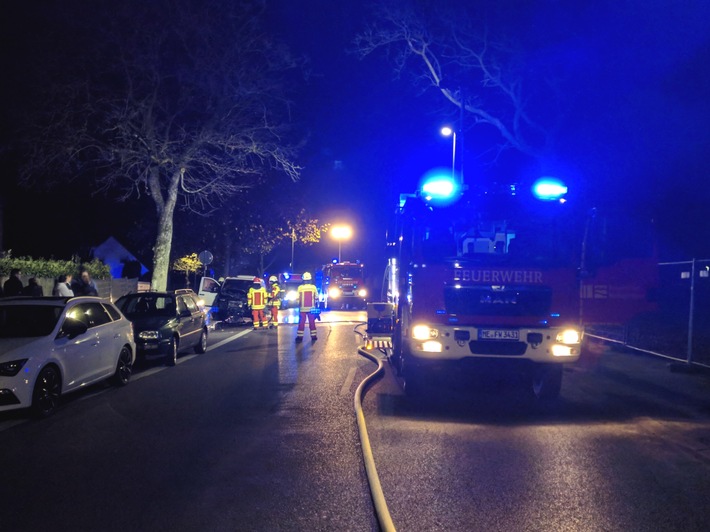 FW-Heiligenhaus: Transporter brannte auf der Velberter Straße (Meldung 27/2017)