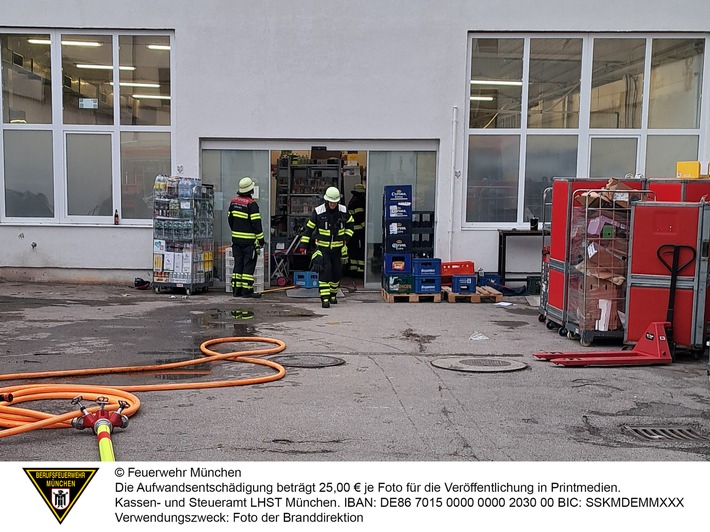 FW-M: Akkuschrank in Brand (Neuhausen)