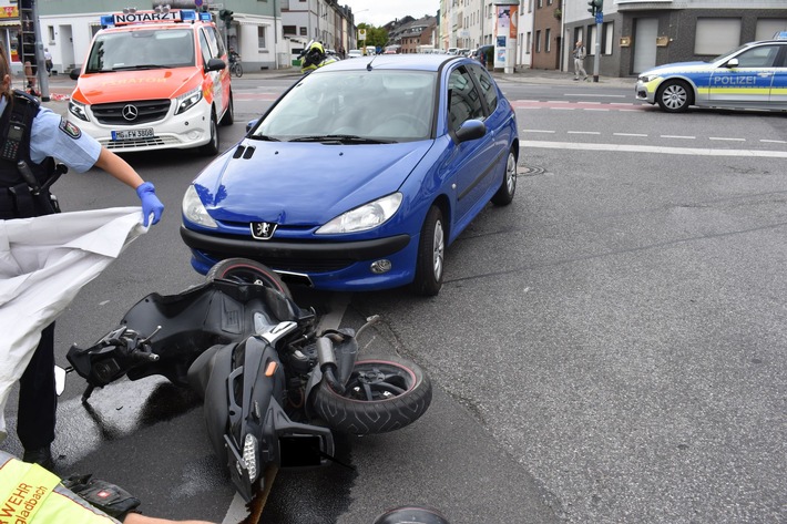 POL-MG: Motorrollerfahrer wird frontal angefahren und schwer verletzt