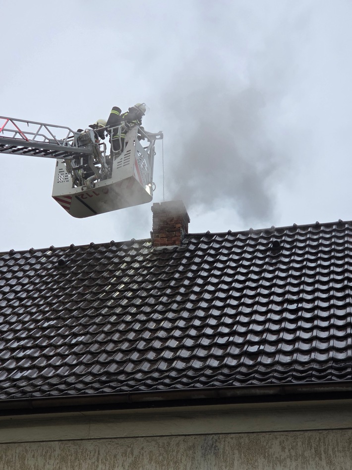 FW-AR: Schornsteinbrand in Arnsberg: Feuerwehr verhindert Schlimmeres