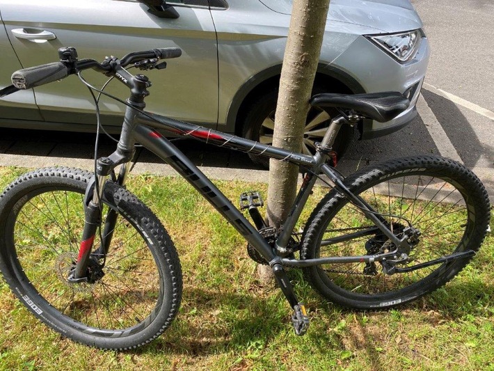 POL-MA: Wiesloch: Unfallflucht; gestohlenes Fahrrad zurückgelassen; Zeugen gesucht