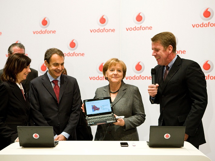 CeBIT 2010: Bundeskanzlerin Angela Merkel zu Besuch bei Vodafone
