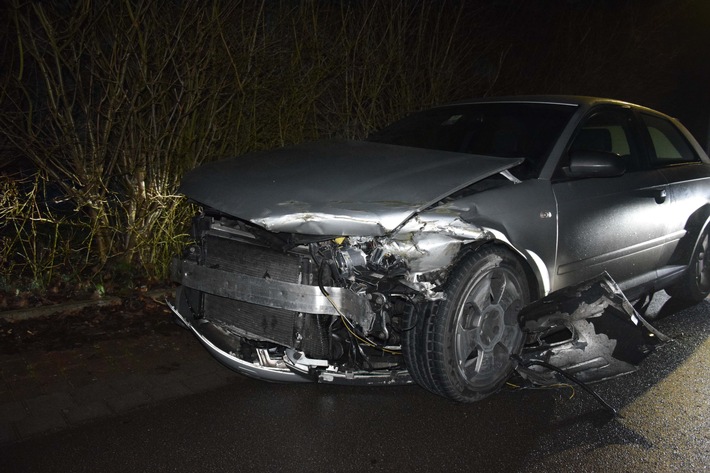 POL-HF: Verkehrsunfallflucht - Alkoholisierter Fahrer fährt in Leitplanke und flieht