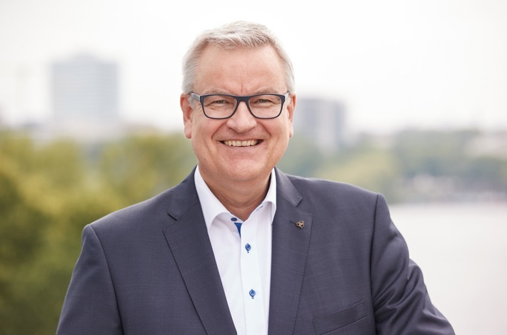 72. Gesellschafterversammlung der dpa in Hamburg: David Brandstätter, Vorsitzender des dpa-Aufsichtsrats und Geschäftsführer der Main-Post GmbH, Würzburg. / Weiterer Text über ots und www.presseportal.de/nr/8218 / Die Verwendung dieses Bildes ist für redaktionelle Zwecke unter Beachtung ggf. genannter Nutzungsbedingungen honorarfrei. Veröffentlichung bitte mit Bildrechte-Hinweis.