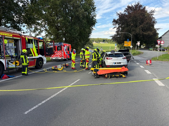 FW-EN: Schwerer Verkehrsunfall, Hattinger Str.