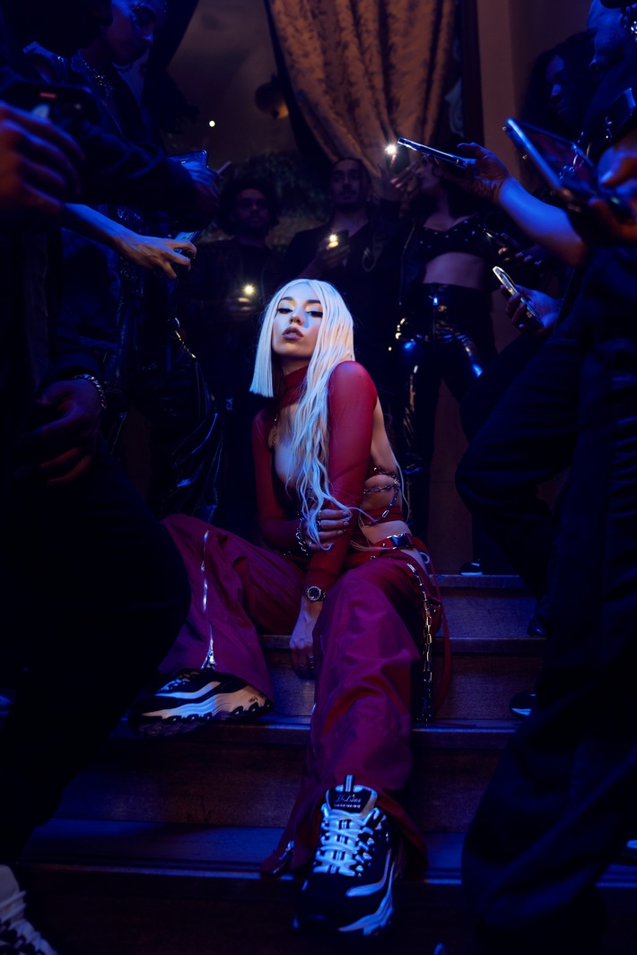 AVA MAX  VERÖFFENTLICHT FASZINIERENDES NEUES MUSIKVIDEO ZU IHRER SINGLE “MY HEAD & MY HEART”