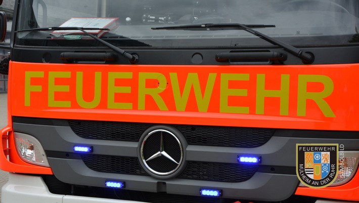 FW-MH: Verkehrsunfall mit drei verletzten Personen auf der Duisburger Straße