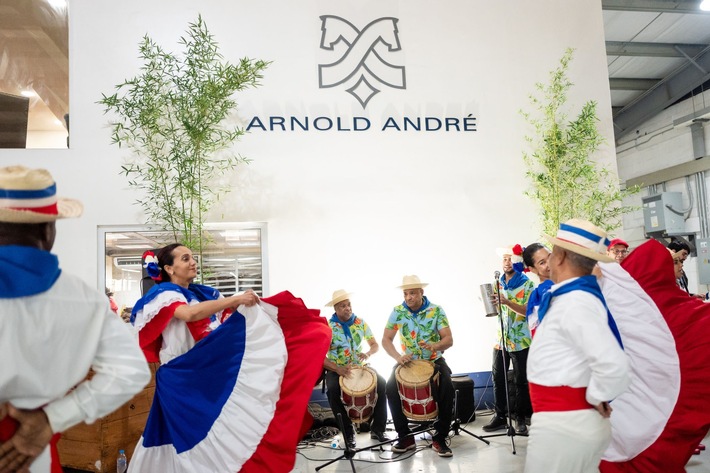 Fachhändler und ProCigar Festival Besucher: zu Gast bei Arnold André Dominicana