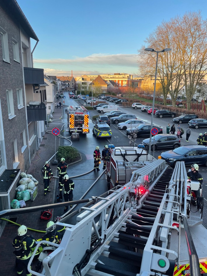 FW Dinslaken: Brand am Rutenwallweg