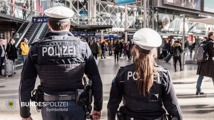 Bundespolizeidirektion München: Exhibitionist festgenommen: 15-Jährige reagiert richtig