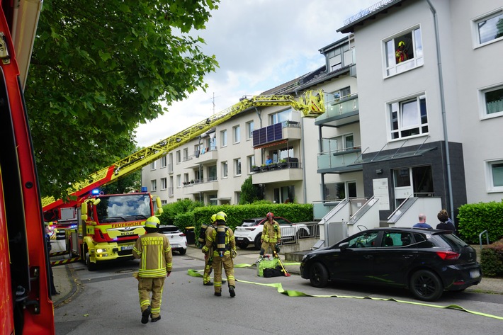 FW Ratingen: Schnelle Meldung über Notruf - Feuerwehr Ratingen verhindert größeren Schaden