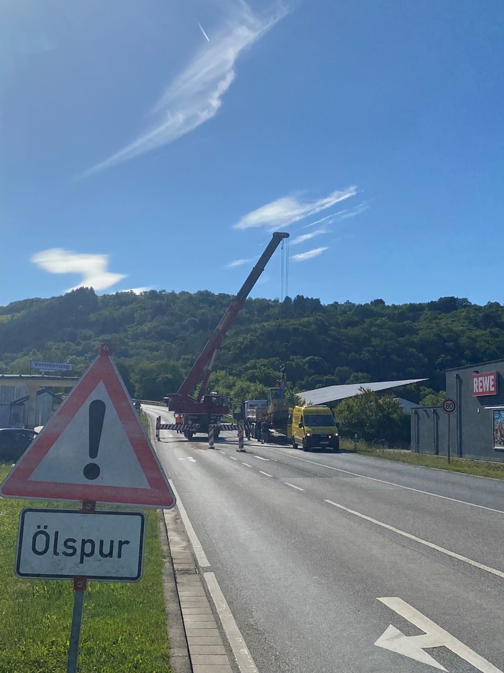 POL-PDKL: Bundesstraße gesperrt