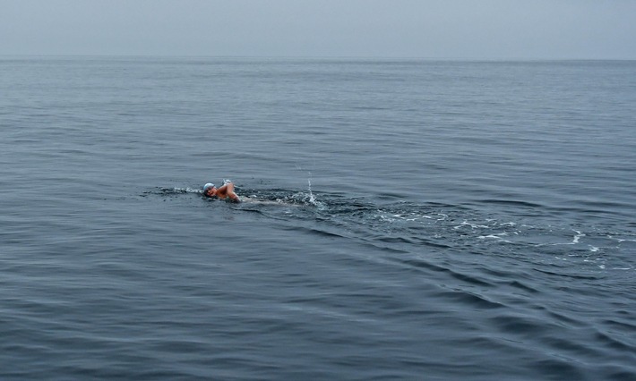 Marburger Ausnahmeathletin nimmt die dritte Hürde  / Nathalie Pohl erobert den Catalina Channel in Kalifornien (FOTO)