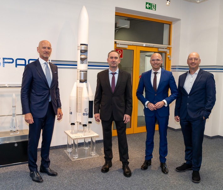 MT Aerospace Vorstandsvorsitzender Steininger blickt nach Amazon-Großauftrag zuversichtlich in die Zukunft: "Staatsminister Aiwanger besucht uns genau zum richtigen Zeitpunkt"