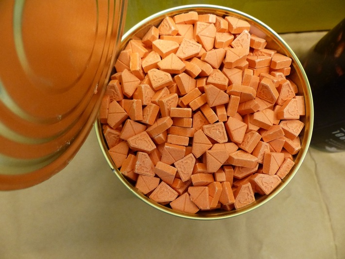 ZOLL-E: Ecstasy statt Kaffee - Zollfahnder stellen 23 Kilo Ecstasy sicher, zwei Festnahmen