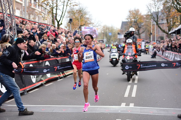 Spektakuläres Finish beim 36. Nimweger NN Zevenheuvelenloop: Äthiopierin Letesenbet Gidey läuft Weltrekord