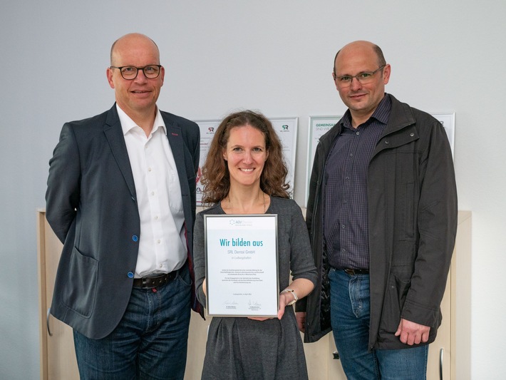 SRL Dental GmbH: Anerkennung für das Engagement in der Ausbildung junger Menschen