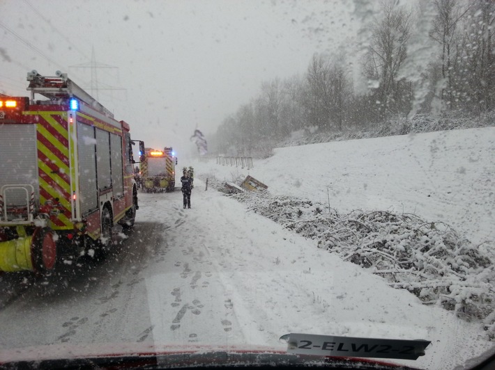 FW-GE: Wintereinbruch mit starkem Schneefall in Gelsenkirchen. Bis zum Nachmittag Einsätze der Feuerwehr überwiegend im Bereich des Rettungsdienstes.