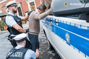 Bundespolizeidirektion München: Zwei verletze Beamte und Notrufmissbrauch