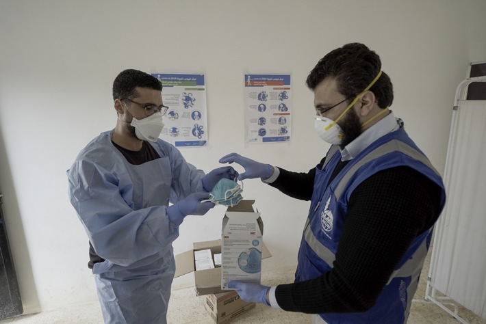 Kampf gegen Corona: Islamic Relief beschließt 10 Millionen US-Dollar Soforthilfe / Islamic Relief bringt Hygienesets und Schutzmasken in Risikogebiete wie Syrien. Weiterer Text über ots und www.presseportal.de/nr/50131 / Die Verwendung dieses Bildes ist für redaktionelle Zwecke honorarfrei. Veröffentlichung bitte unter Quellenangabe: "obs/Islamic Relief Deutschland e.V."