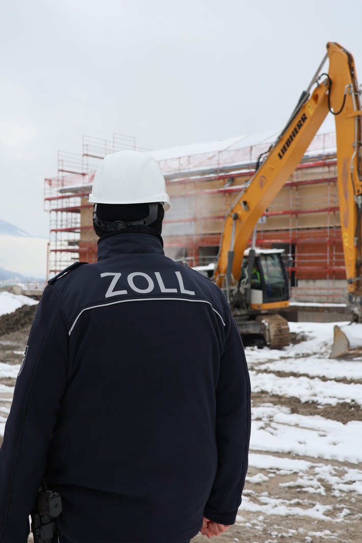 HZA-RO: Zoll nimmt Baugewerbe in den Fokus / Hauptzollamt Rosenheim kontrolliert 16 Betriebe im Rahmen einer bundesweiten Schwerpunktprüfung gegen Schwarzarbeit und illegale Beschäftigung