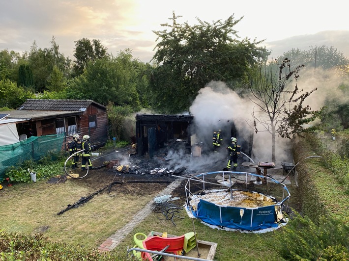FW-DO: Gartenlaube durch Brand total zerstört