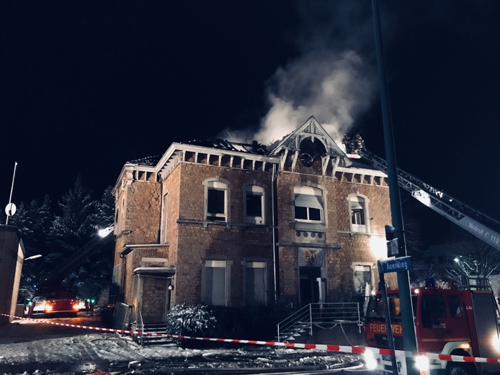 FW-Stolberg: Dachstuhlbrand in Stolberg-Mausbach