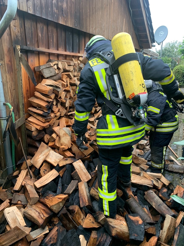 POL-STD: Alarm für die Ortswehren aus Agathenburg, Dollern und Hagen - Feuer schnell gelöscht