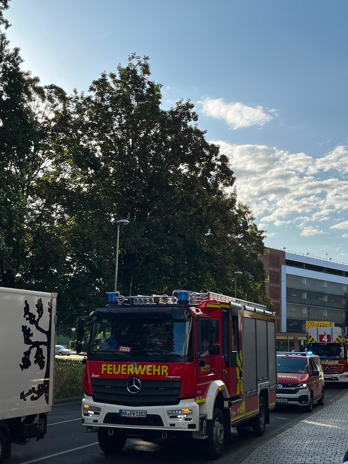 FW Hagen: Brandeinsatz Sparkassenkarree - Brand in elektrischer Anlage