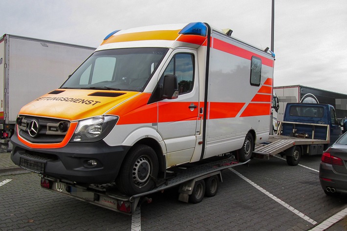 POL-GI: Überladener Anhänger mit "Rettungswagen" aus dem Verkehr gezogen+Unfallfluchten