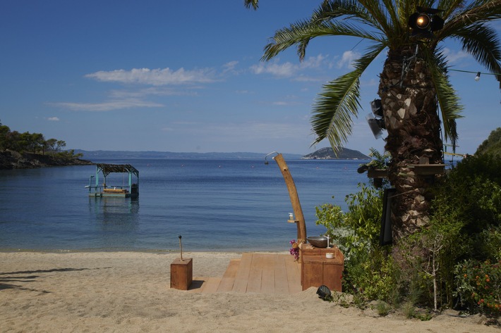 Single und splitterfasernackt - die hüllenlose Dating-Show meldet sich zurück: Die sechste Staffel "Adam sucht Eva" nun bei RTLZWEI