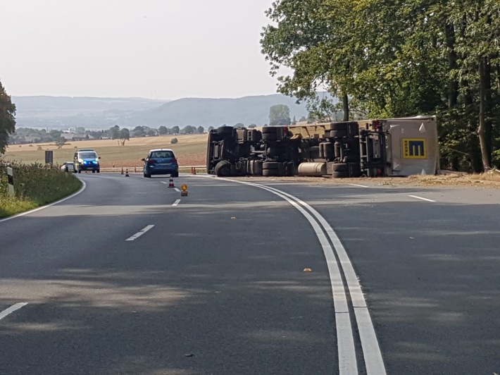 POL-HM: Umgekippter Sattelzug verursacht Verkehrsstörungen