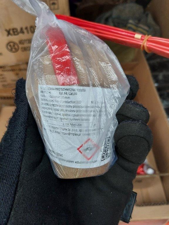 BPOL-BadBentheim: Zoll und Bundespolizei stellen 148 Kilogramm Feuerwerkskörper in Kleintransporter sicher