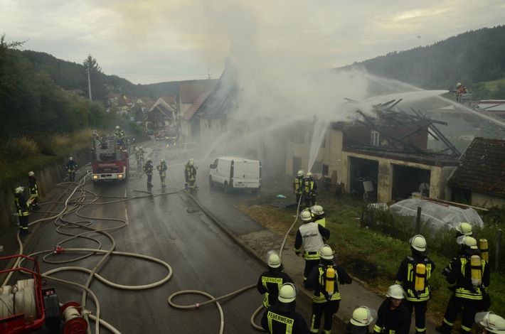 FW-CW: Brand zweier Wohnhäuser