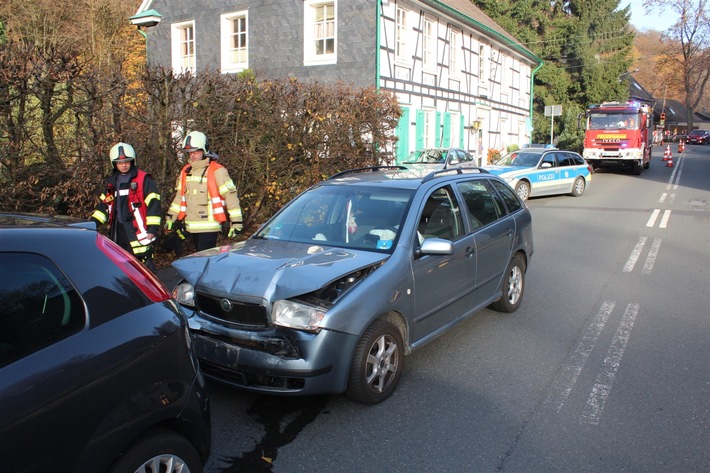 POL-RBK: Wermelskirchen - Auffahrunfall mit Verletzten