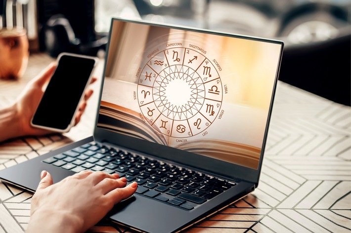 Wenn die Zukunft teuer wird: Versteckte Kosten bei Online-Horoskopen
