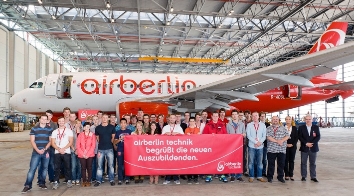Ausbildungsstart für 32 Auszubildende bei der airberlin technik /
Das Luftfahrttechnikunternehmen ist einer der größten Ausbildungsbetriebe in der Region Düsseldorf (mit Bild)