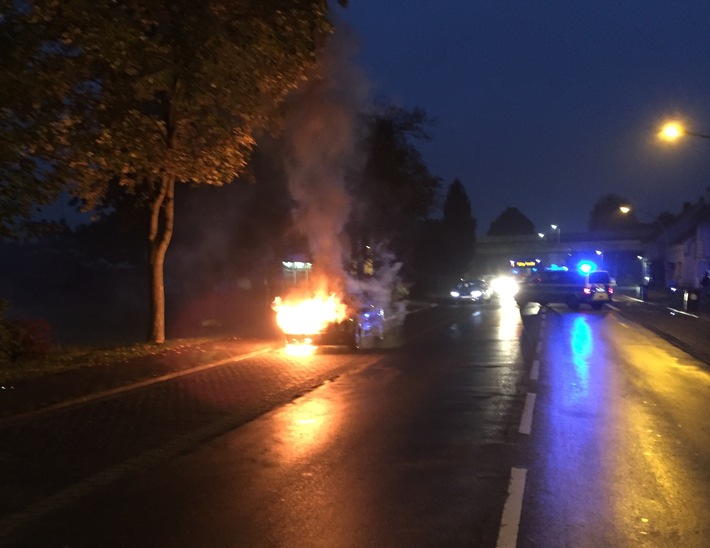 POL-NI: Nienburg-Brennender Pkw auf der Verdener Landstraße