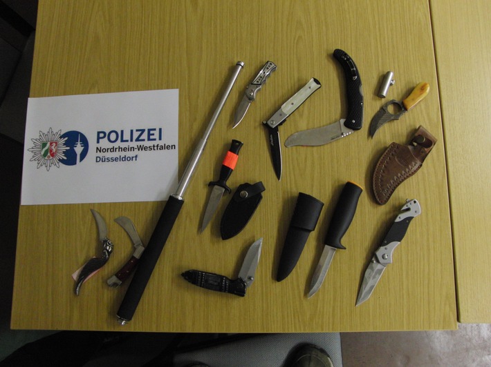 POL-D: Großeinsatz in Düsseldorf-Flingern - Polizei kontrolliert Anfahrt zu "Rocker-Party" - Foto der sichergestellten Gegenstände im Anhang